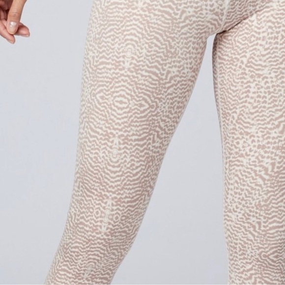 Varley Pink Duncan Snake-print legging Size Small EUC - Picture 6 of 16